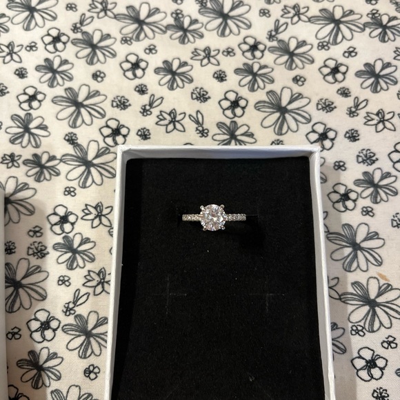 NWB Size 5 Beautiful Cocktail Ring - Picture 6 of 7